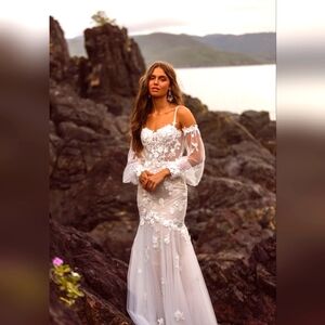 Madi Lane Jude Wedding Dress with 2 sets of removable sleeves